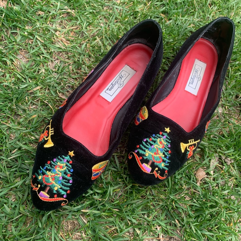 Vintage Worthington Christmas flats